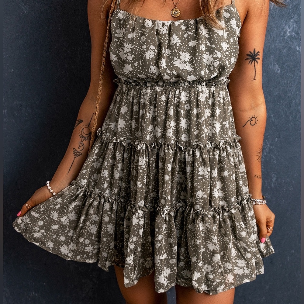 Blu Pepper-Medium (6/8)- Green Frilly Tiered Short Floral‎ Dress with Tie Straps